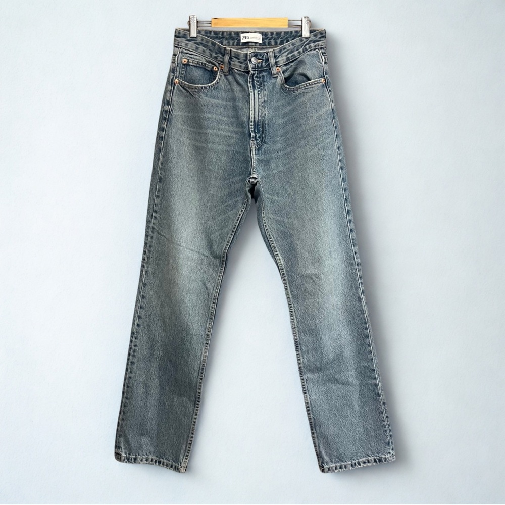 👖 ZARA High Rise Straight Leg Jeans – Size 8 (US)